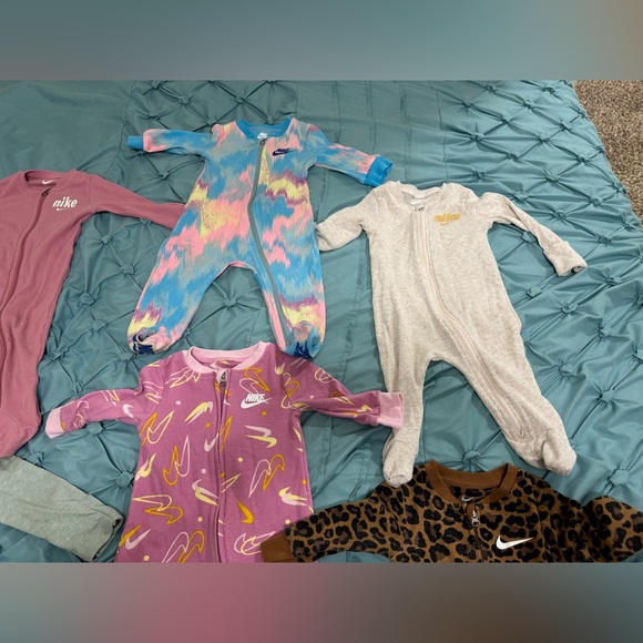 6 Month—6 Piece Nike Onesie Bundle - Picture 5 of 6
